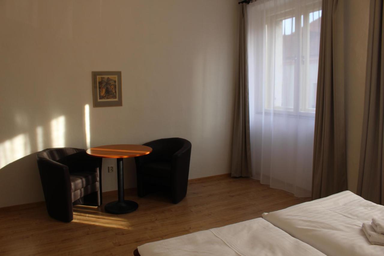 Hotel Cerny Kun Louny Exterior photo